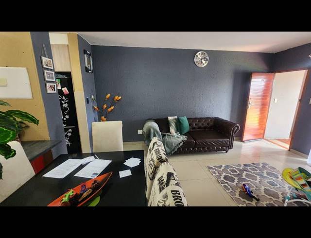 2 BEDROOM TOWNHOUSE FOR SALE IN GLENVISTA